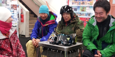 ロープウェー乗り場で